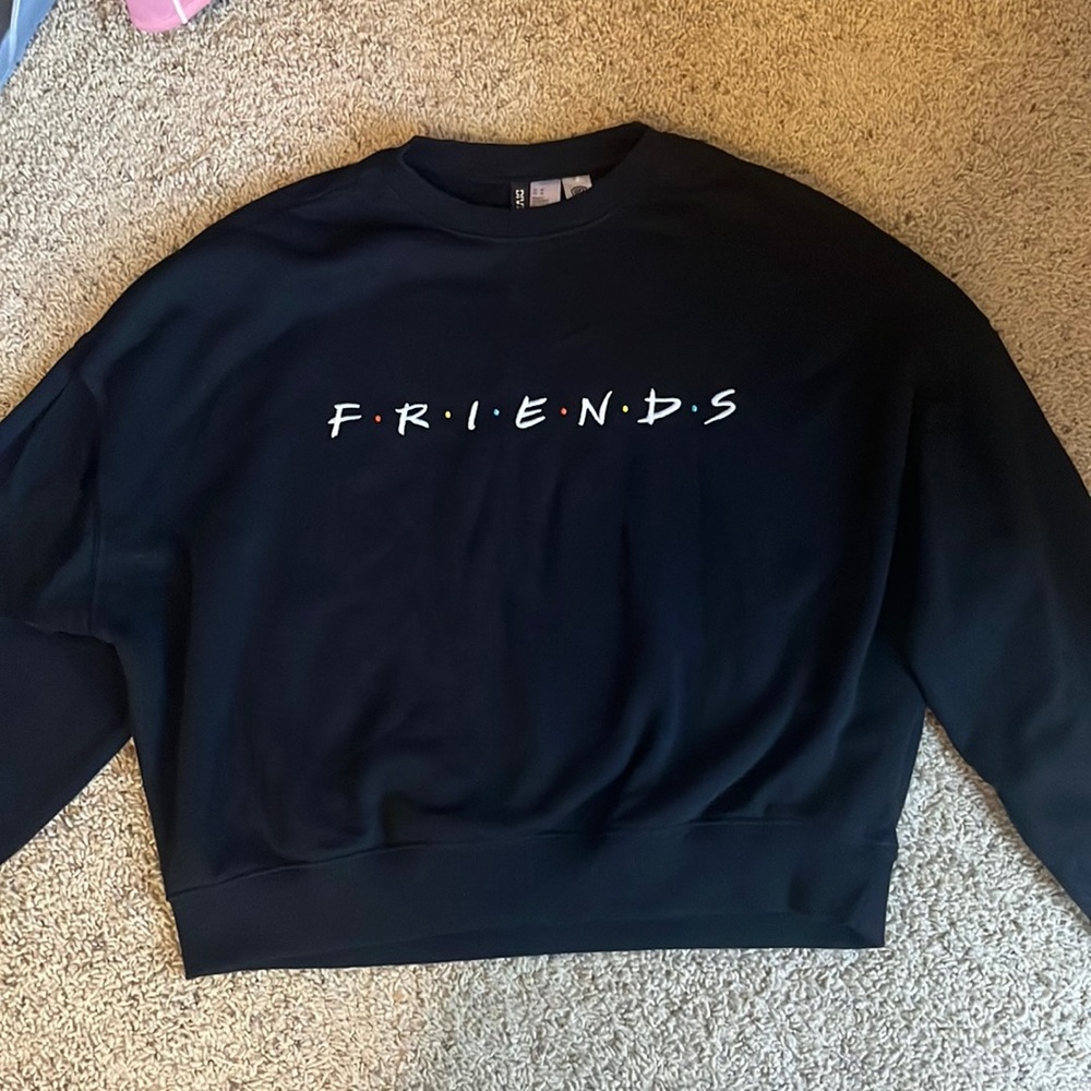 H&M black cropped crew neck